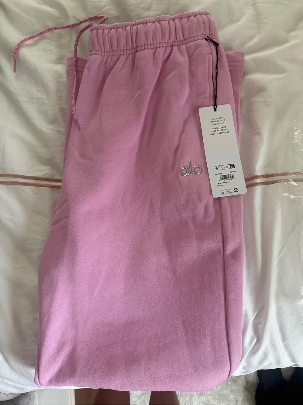 BNWT ALO Yoga Candy Heart Pink Straight Leg Sweatpants size Medium